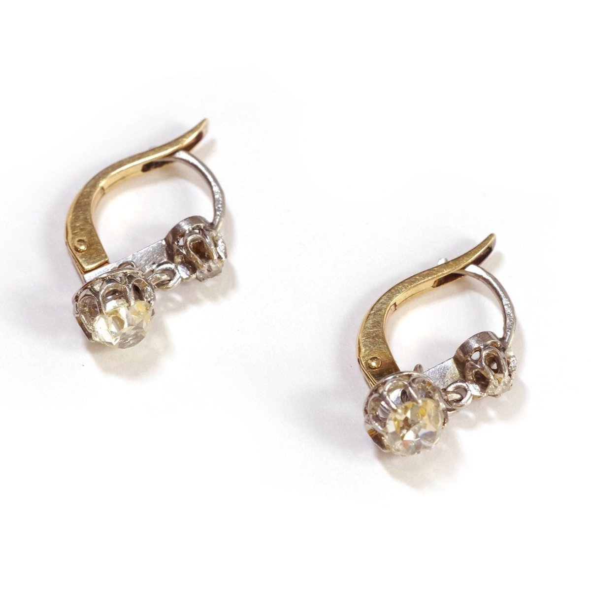 Boucles d'oreilles Dormeuses en or jaune, platine et diamants - Castafiore