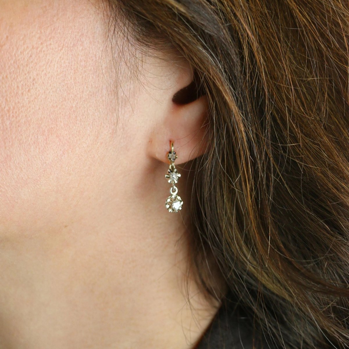 Boucles d'oreilles Dormeuses en or jaune, platine et diamants - Castafiore