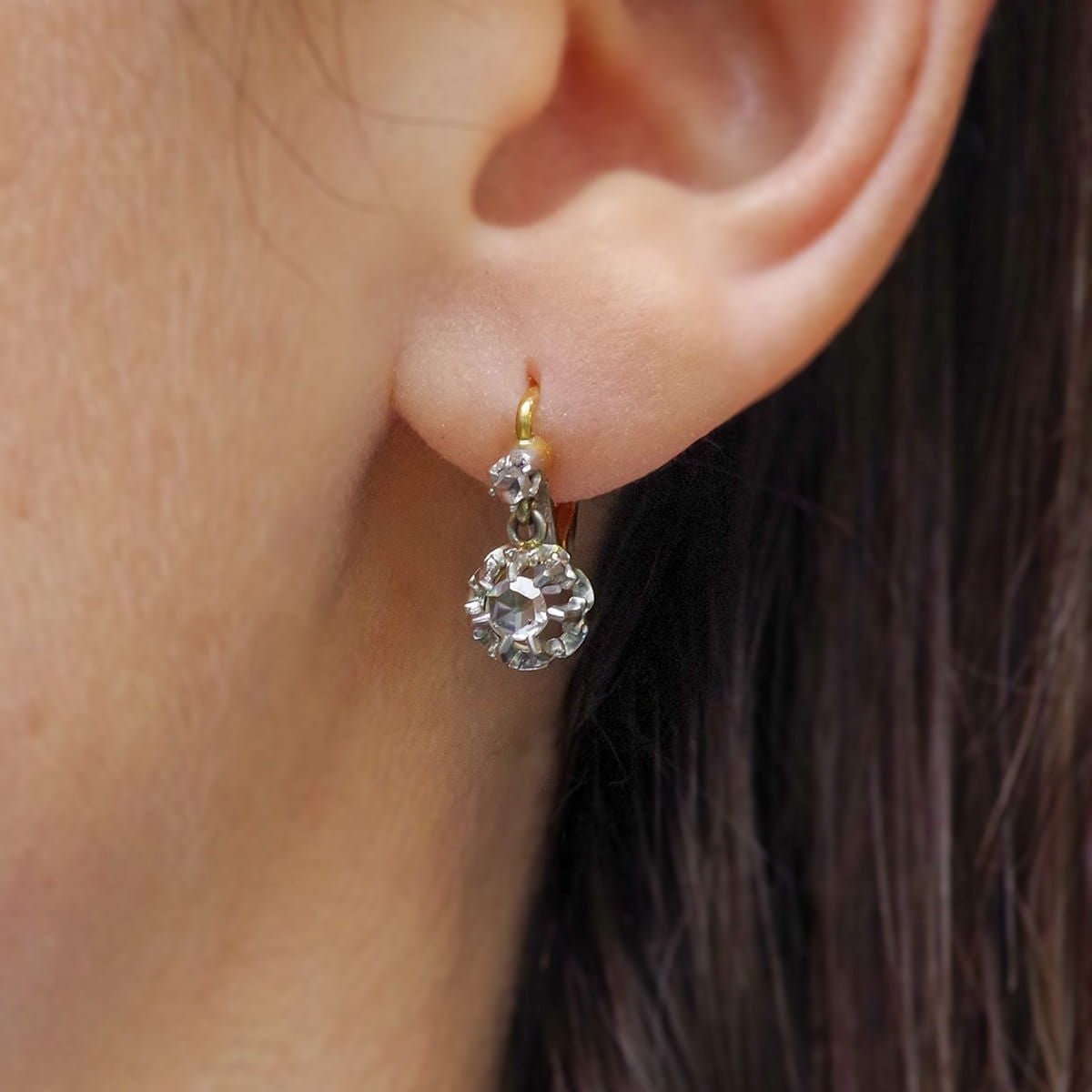 Boucles d'oreilles Dormeuses en or jaune, platine et diamants - Castafiore