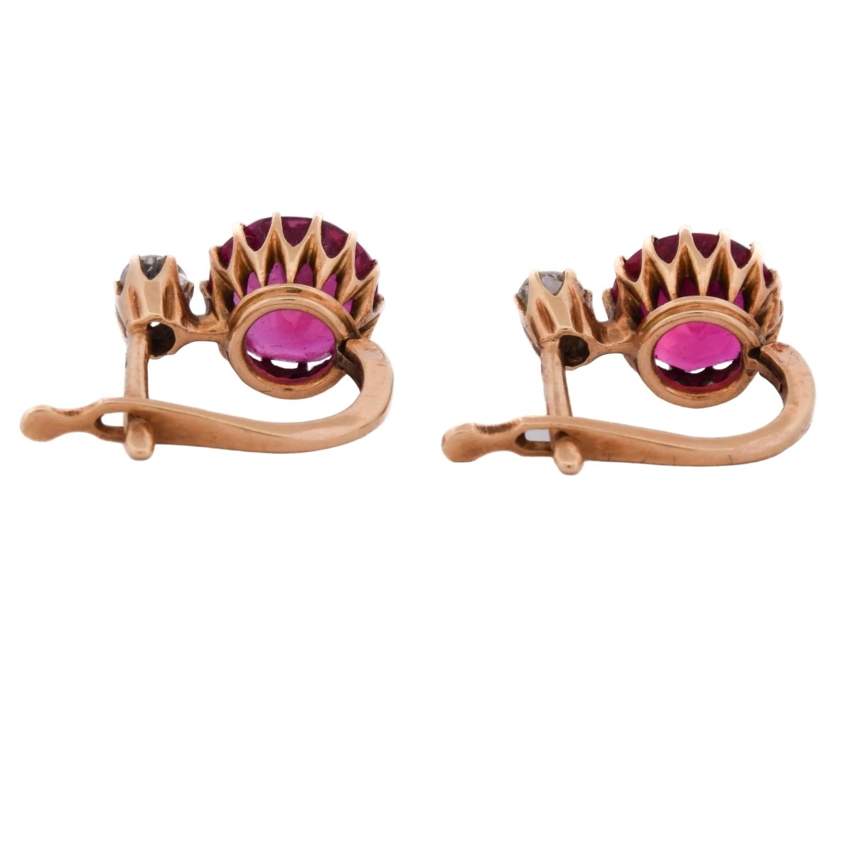 Boucles d'oreilles Dormeuses en or jaune, rubis et diamants - Castafiore