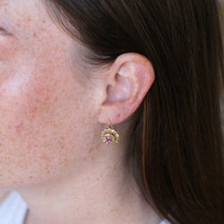 Boucles d'oreilles Dormeuses en or jaune, saphirs et diamants - Castafiore