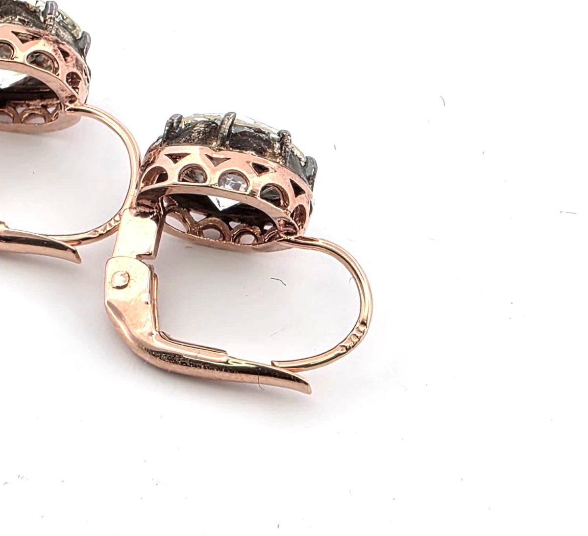 Boucles d'oreilles Dormeuses en or rose, argent et diamants - Castafiore