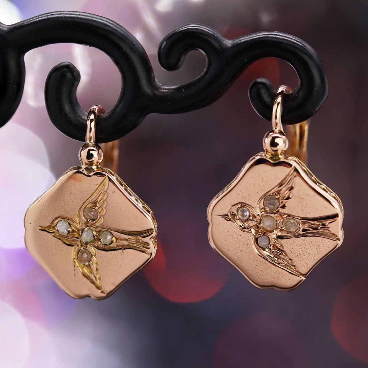 Boucles d'oreilles dormeuses en or rose et diamant - Castafiore