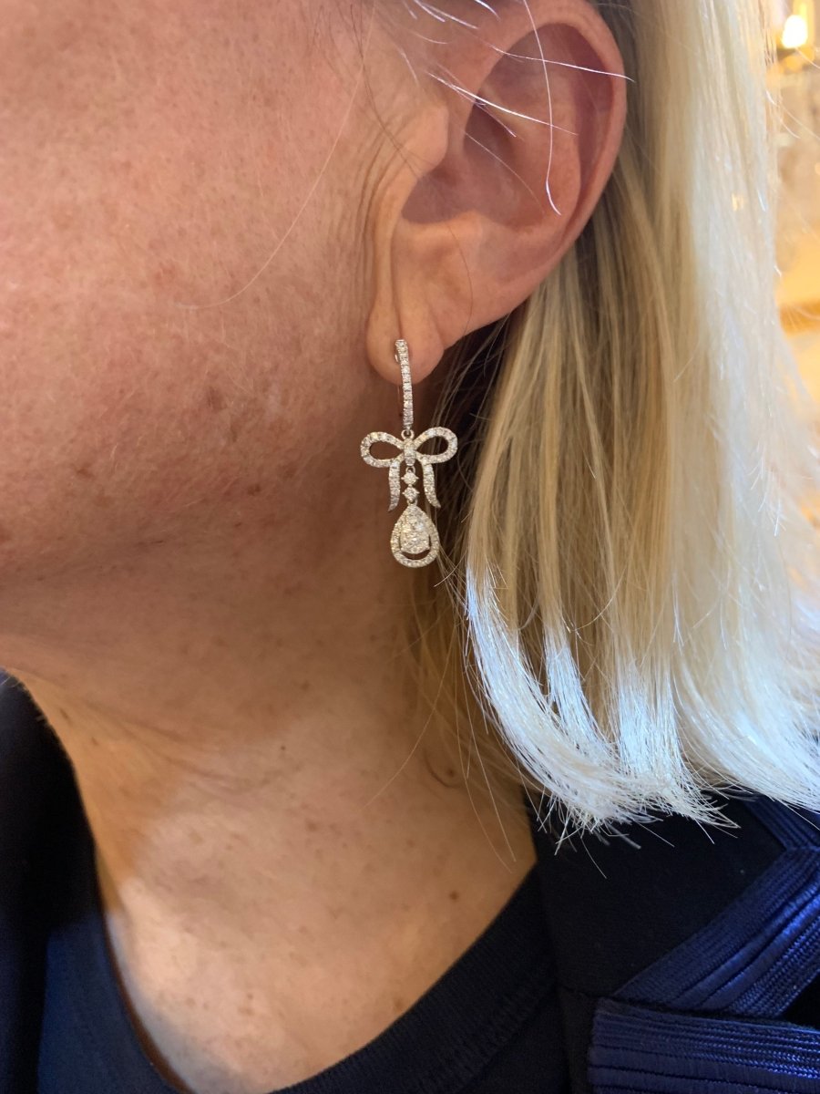 Boucles d'oreilles Dormeuses nœuds en or gris et diamants - Castafiore