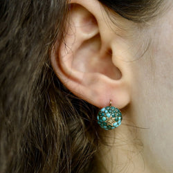 Boucles d'oreilles dormeuses vers 1900 avec turquoises et roses de diamant. - Castafiore