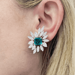 Boucles d'oreilles en or blanc, émeraudes et diamants - Castafiore