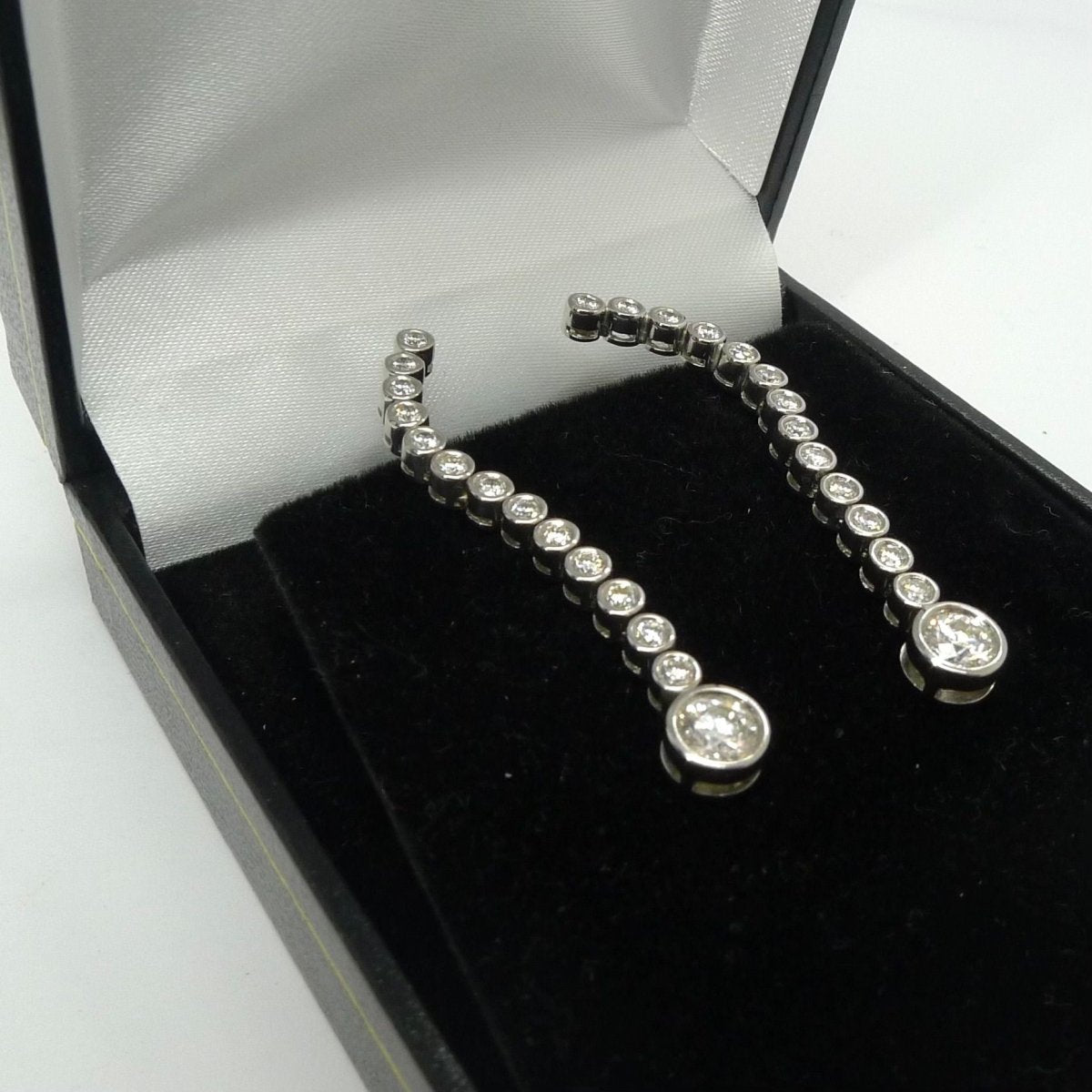 Boucles d'oreilles en or blanc et diamants - Castafiore
