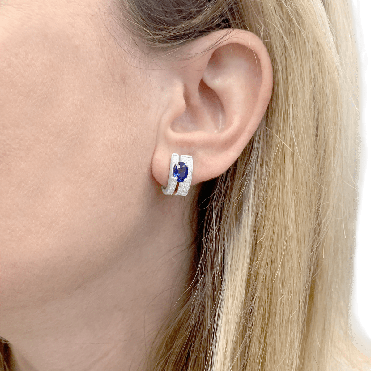 Boucles d'oreilles en or blanc, saphir et diamants - Castafiore