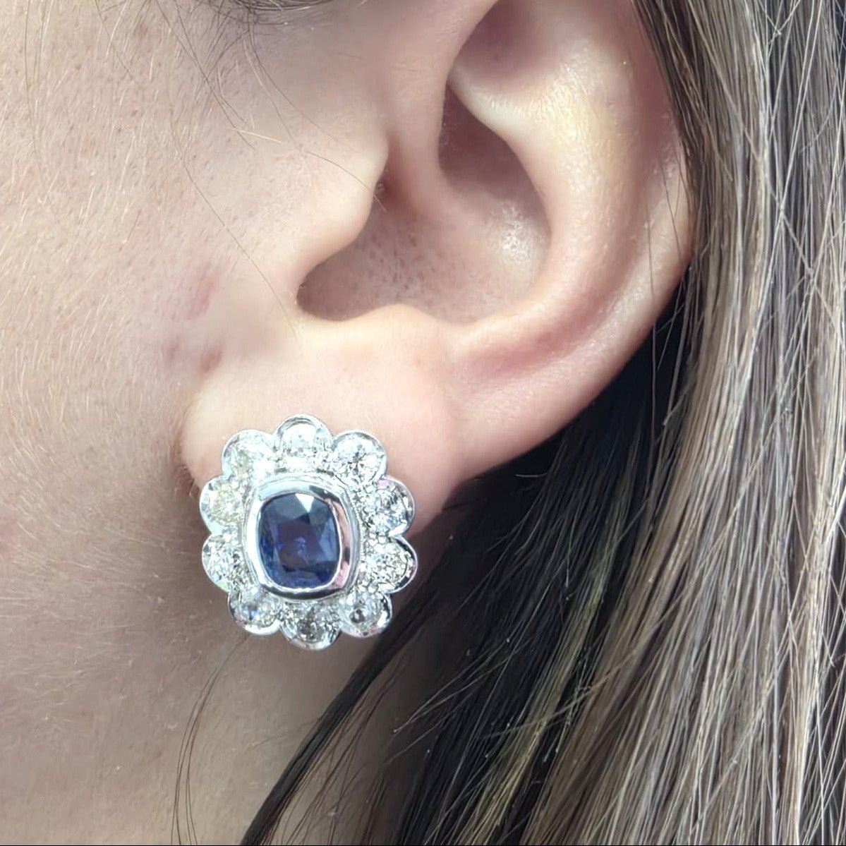 Boucles d'oreilles en or blanc, saphirs et diamants - Castafiore
