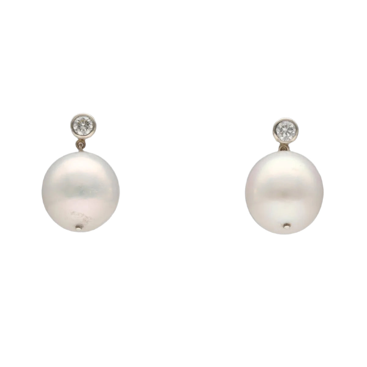 Boucles d'oreilles en or gris 18 Cts avec diamants brillants et perles vers 1990. - Castafiore