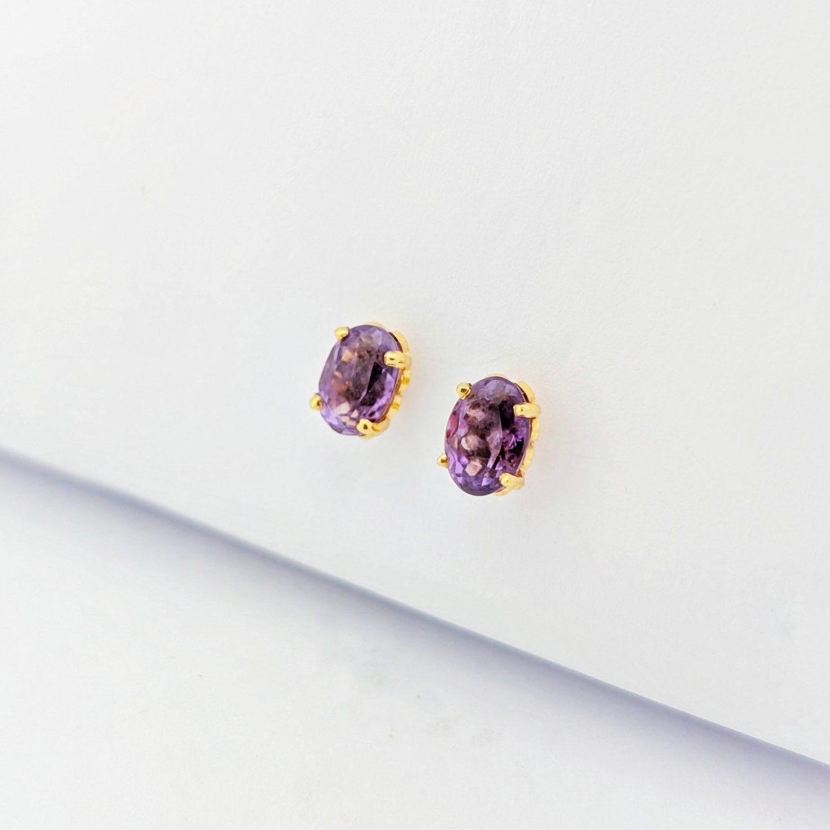 Boucles d'oreilles en or jaune 18 carats et améthystes - Castafiore