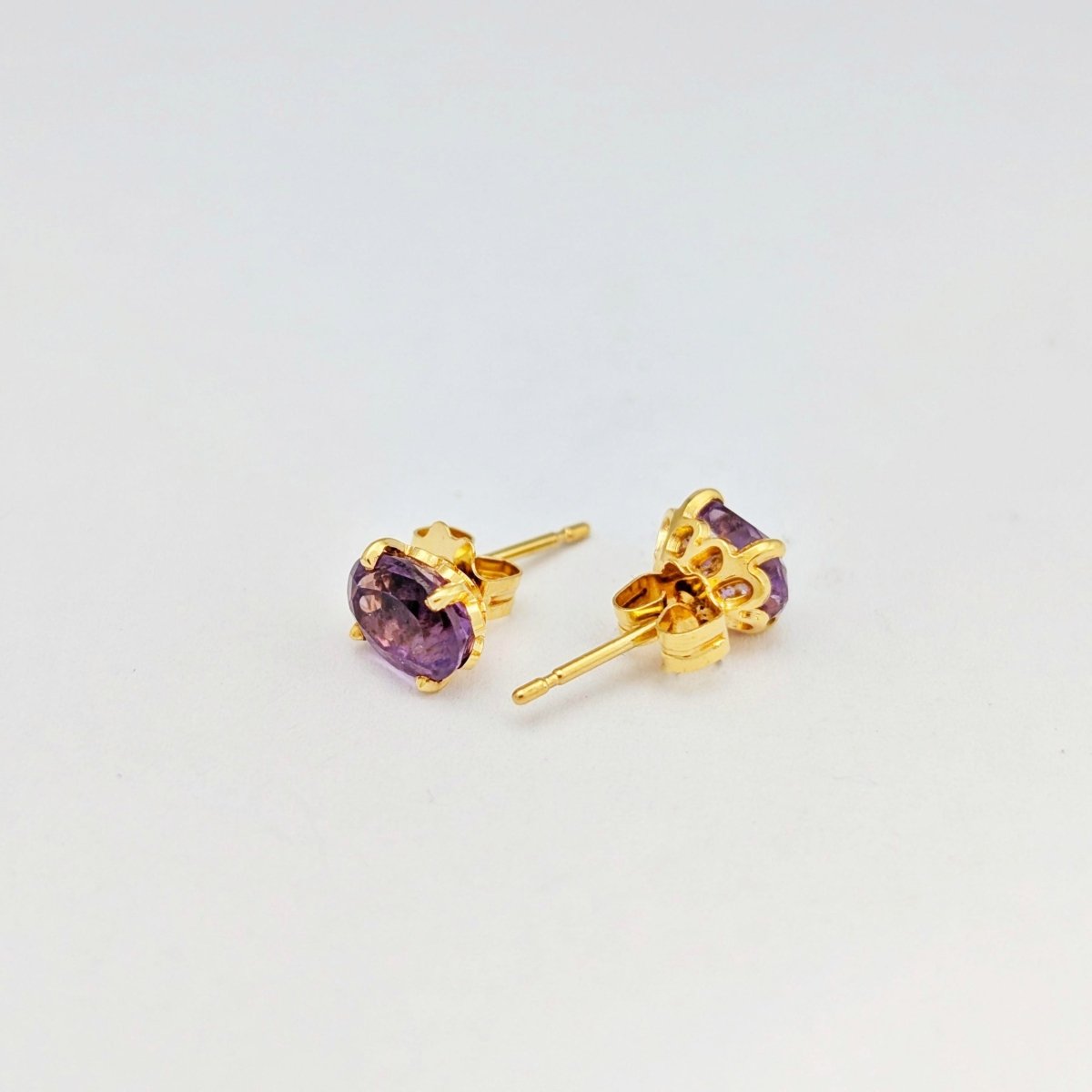 Boucles d'oreilles en or jaune 18 carats et améthystes - Castafiore