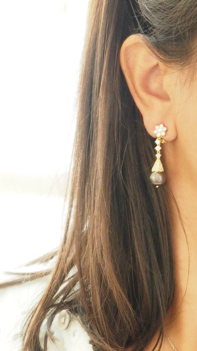 Boucles d'oreilles en or jaune, Diamants et perles de Tahiti - Castafiore