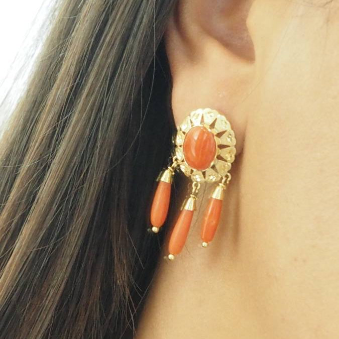 Boucles d'oreilles en or jaune et corail - Castafiore