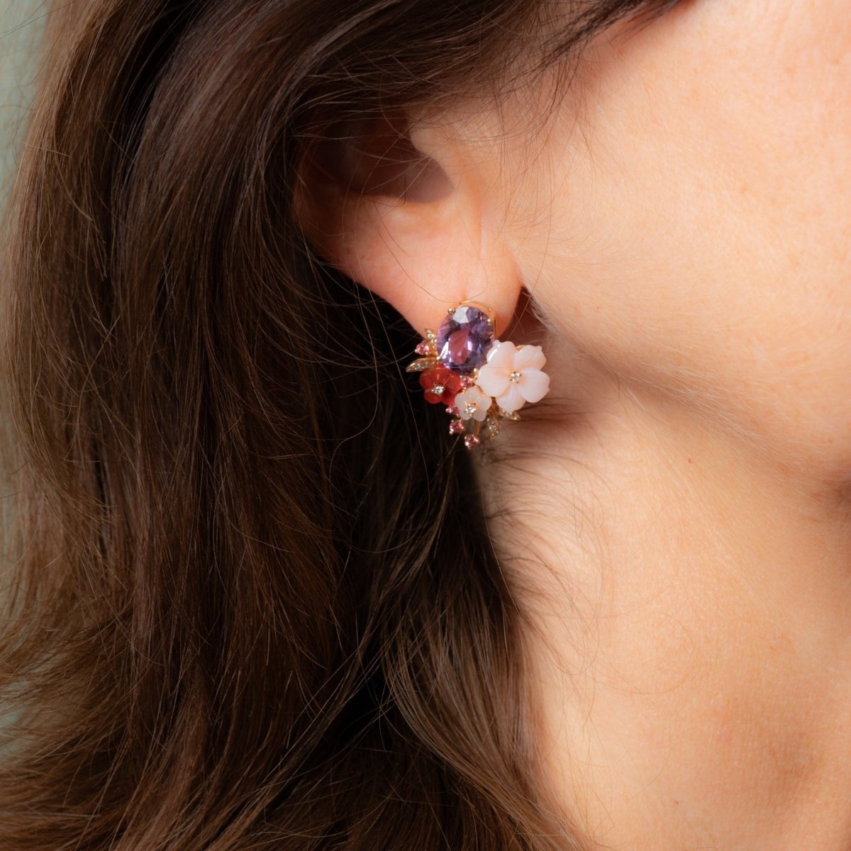 Boucles d'oreilles Fleurs en or jaune, améthyste, cornaline, nacre, quartz et diamants - Castafiore
