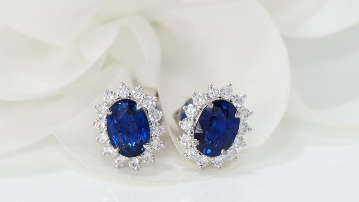 Boucles d'oreilles marguerite en or blanc Saphirs et diamants