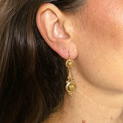 Boucles d'oreilles pendantes anciennes en or rose et vert à motif de feuille de vigne - Castafiore