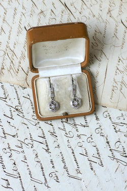 Boucles d'Oreilles Pendantes Art Deco Diamants - Castafiore