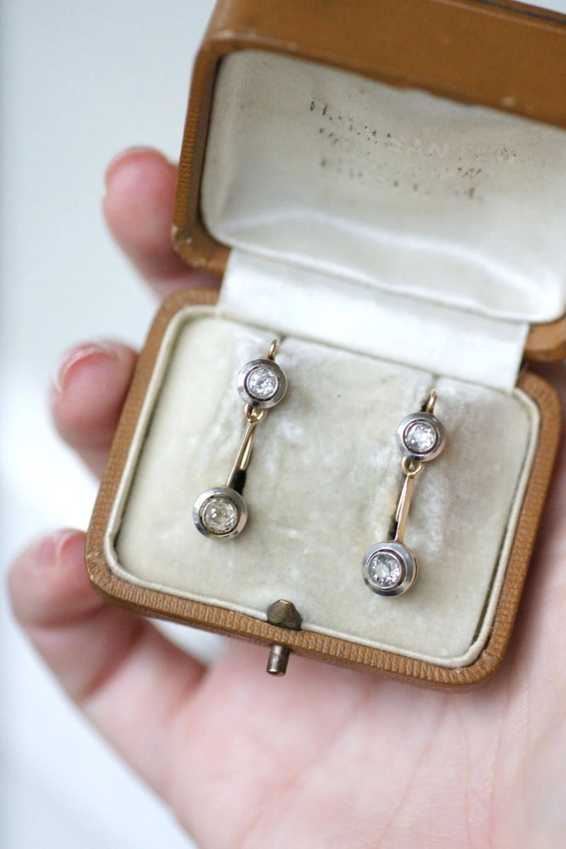 Boucles d'oreilles pendantes Art Deco diamants - Castafiore