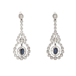 Boucles d'oreilles pendantes avec saphirs et diamants en Or gris 18 Cts vers 1970. - Castafiore