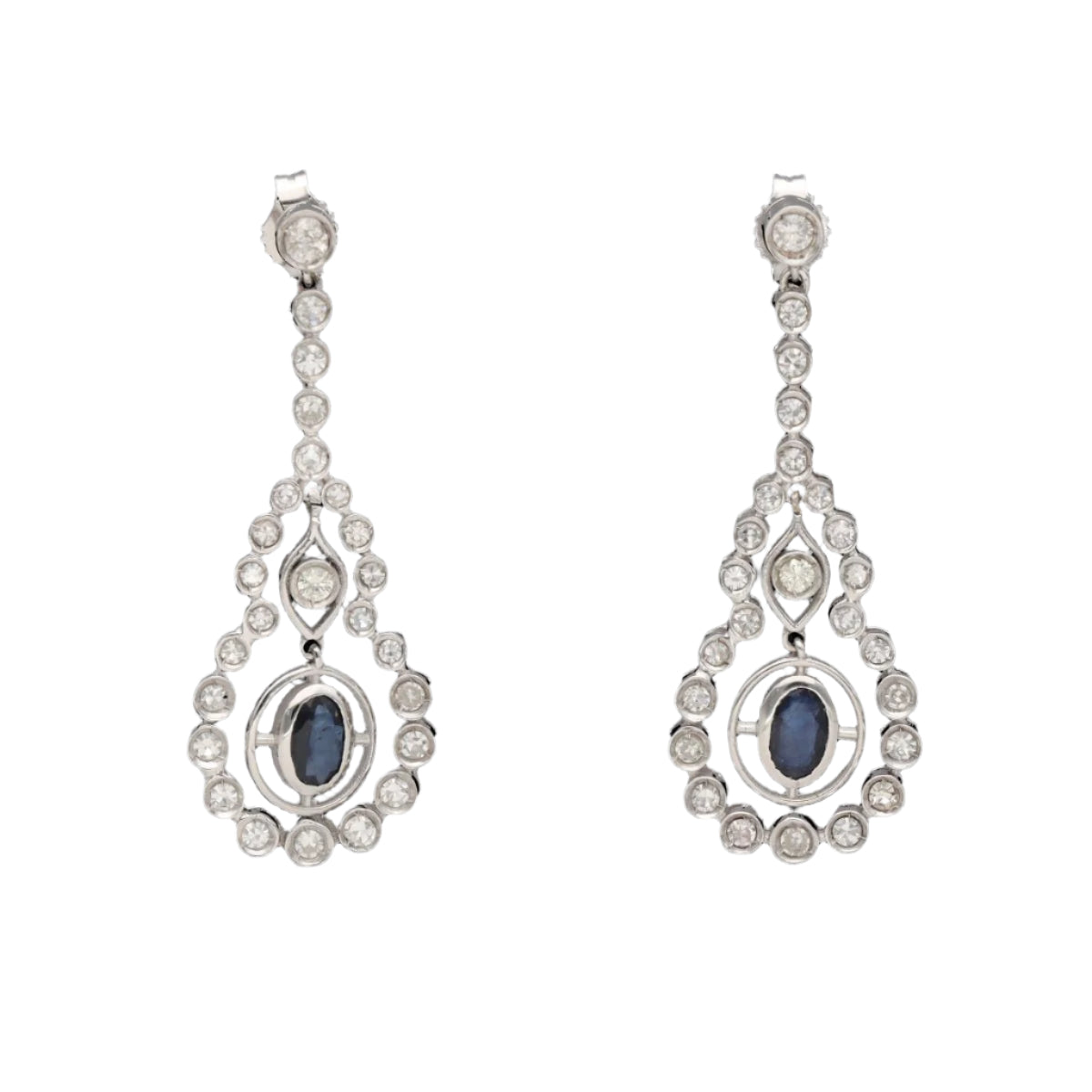 Boucles d'oreilles pendantes avec saphirs et diamants en Or gris 18 Cts vers 1970. - Castafiore