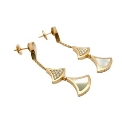 Boucles d'oreilles Pendantes BULGARI "Diva's Dream" en or rose, nacre et diamants - Castafiore