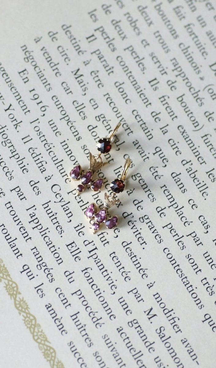 Boucles d'oreilles pendantes colombes grenats - Castafiore