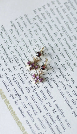 Boucles d'oreilles pendantes colombes grenats - Castafiore