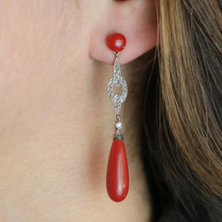 Boucles d'oreilles pendantes en or blanc, corail et diamant - Castafiore