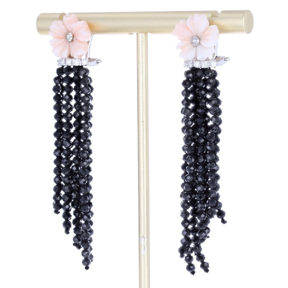 Boucles d'oreilles Pendantes en or blanc, corail, spinelles et diamants - Castafiore