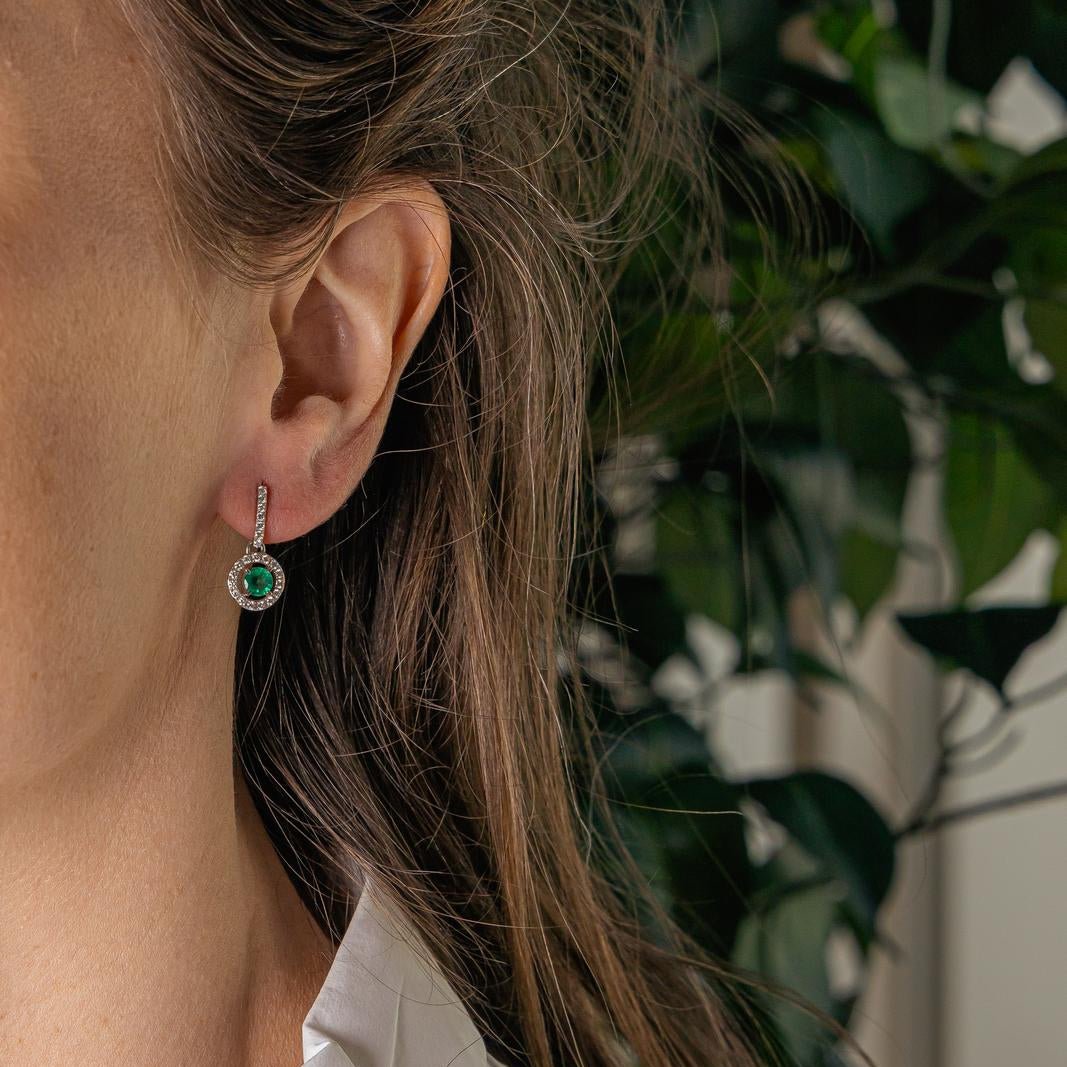 Boucles d'oreilles Pendantes en or blanc, émeraudes et diamants - Castafiore