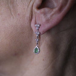 Boucles d'oreilles Pendantes en or blanc, émeraudes et diamants - Castafiore