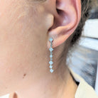 Boucles d'oreilles pendantes en or blanc et diamants - Castafiore