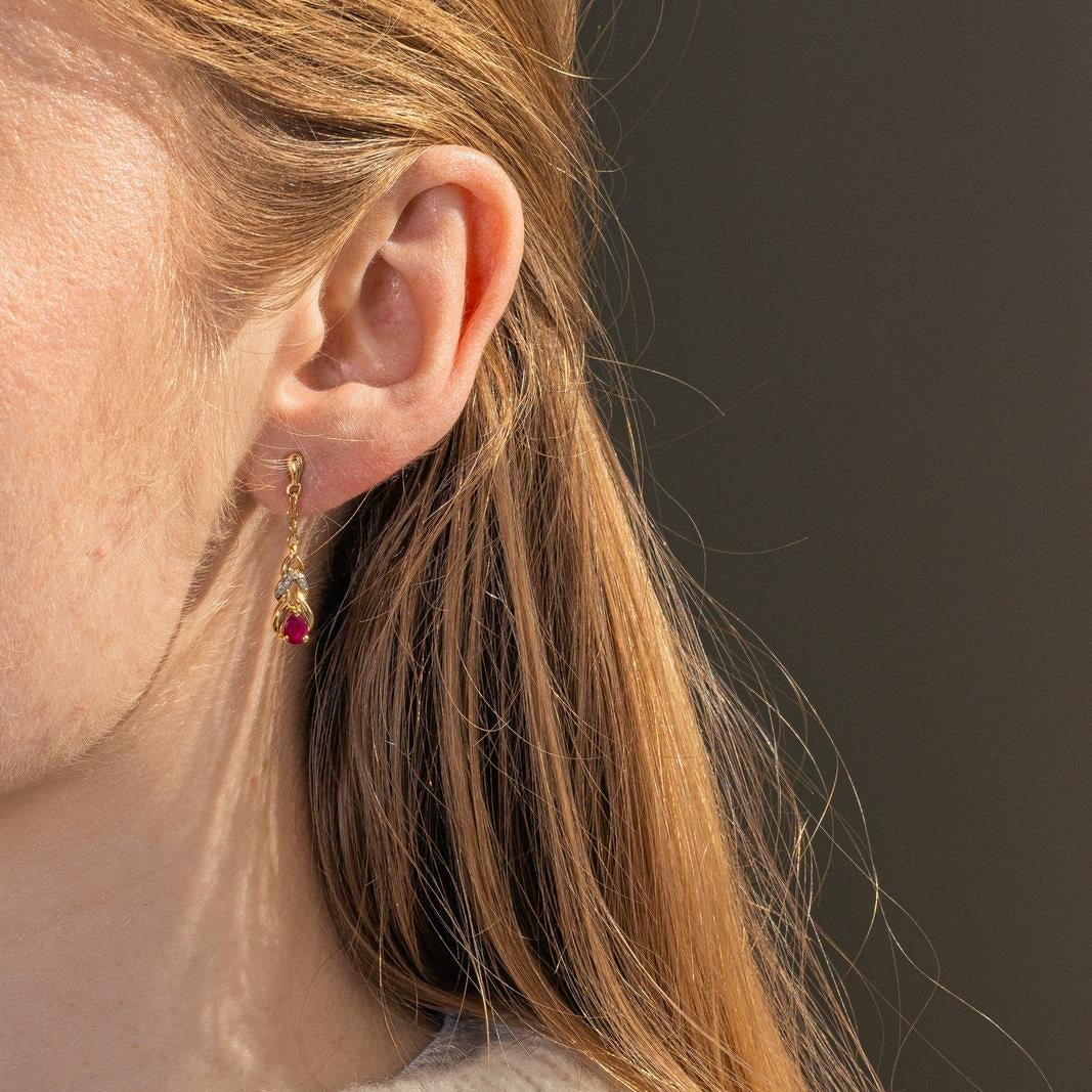 Boucles d'oreilles Pendantes en or blanc, or jaunes, rubis et diamants - Castafiore