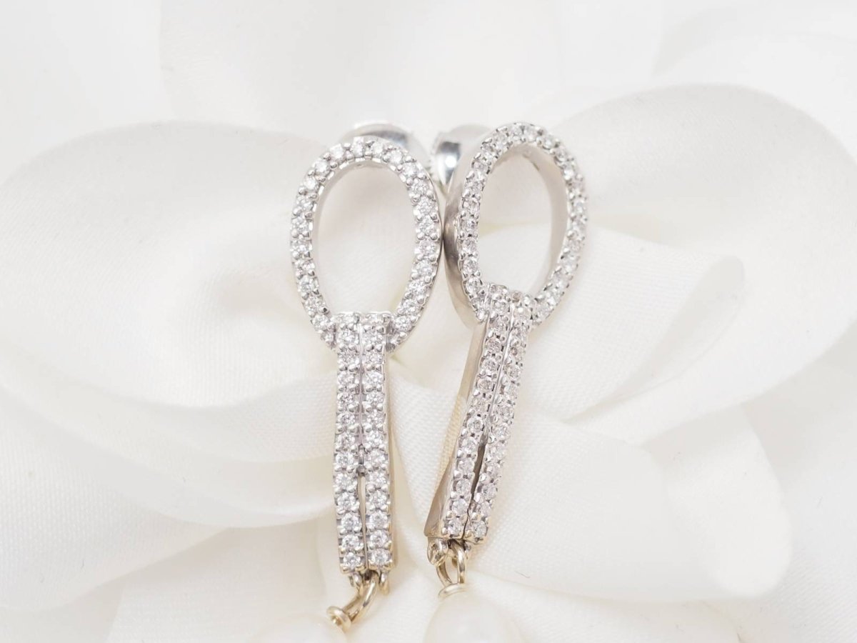 Boucles d'oreilles Pendantes en or blanc, perles et diamants - Castafiore