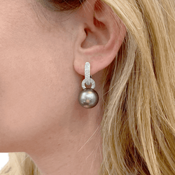 Earrings Tahitian pearls and diamonds.