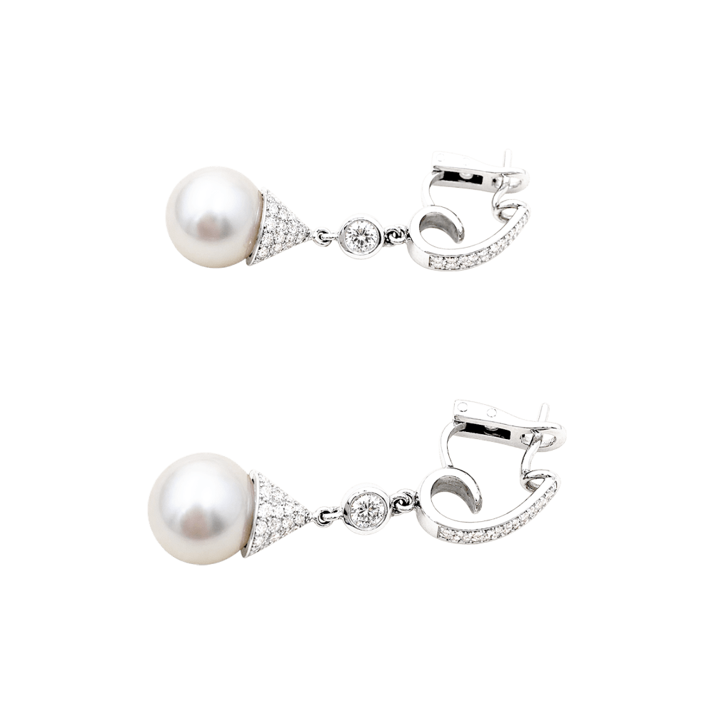Earrings pending white gold, diamonds and pearls.