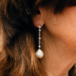 Boucles d'oreilles Pendantes en or blanc, perles et diamants - Castafiore