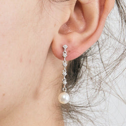 Boucles d'oreilles Pendantes en or blanc, perles et diamants - Castafiore