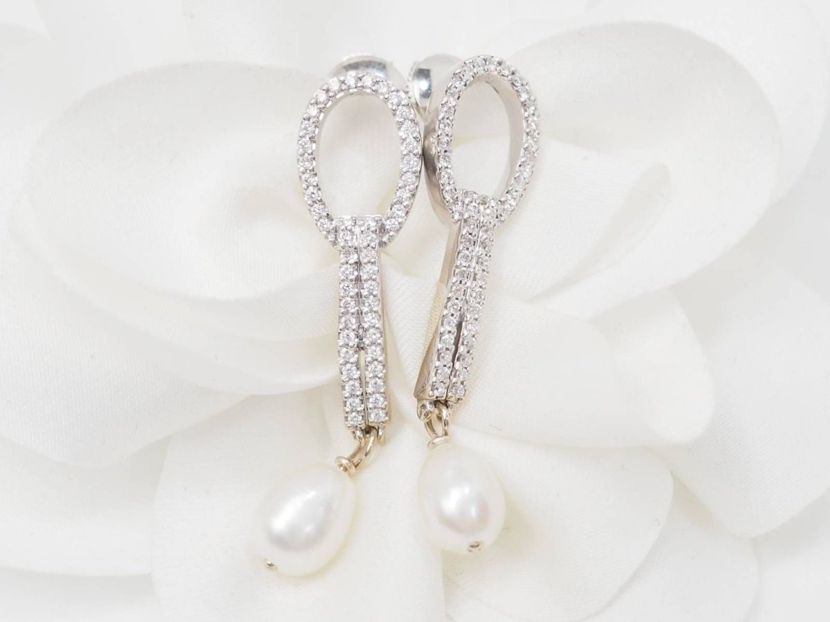 Boucles d'oreilles Pendantes en or blanc, perles et diamants - Castafiore
