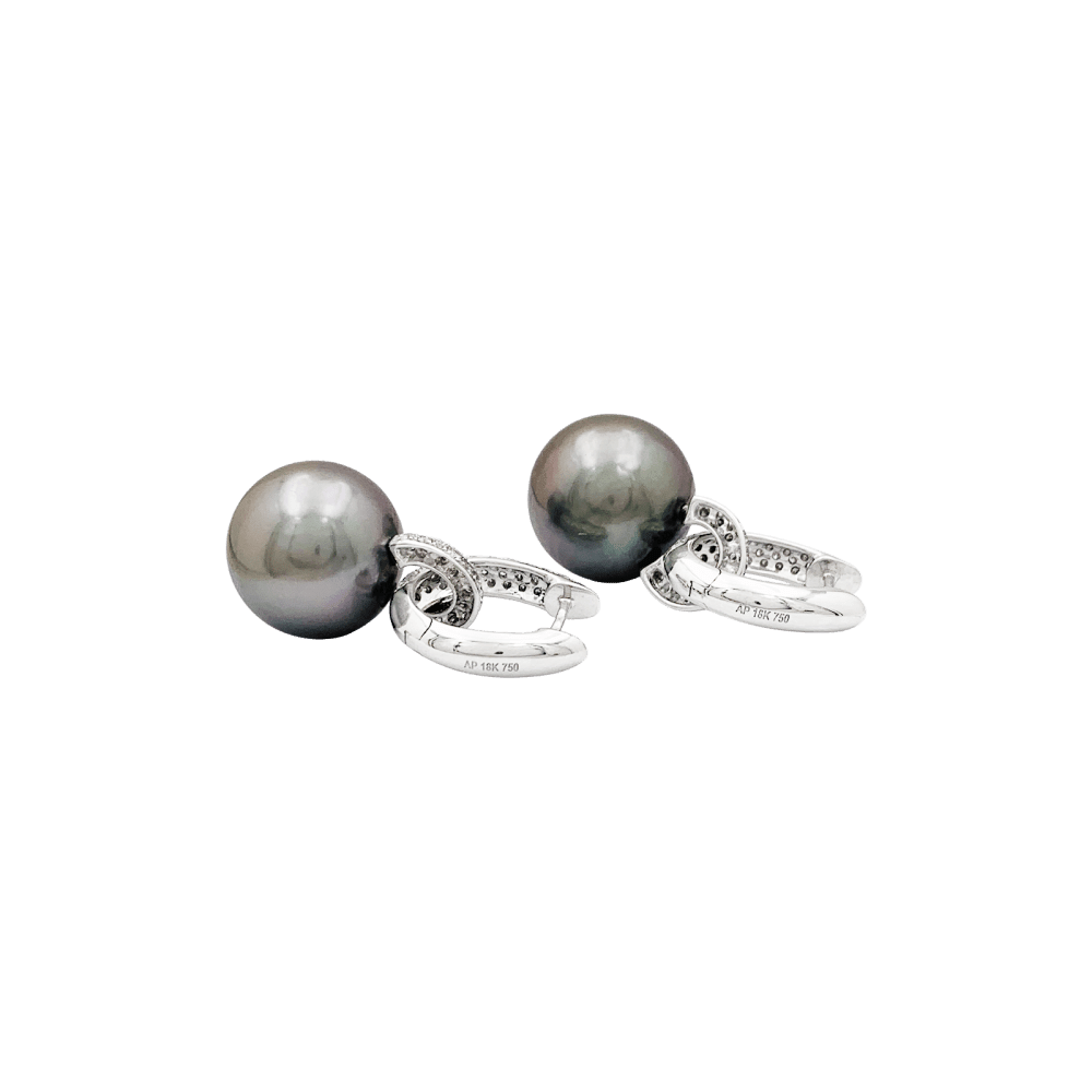 Earrings Tahitian pearls and diamonds.