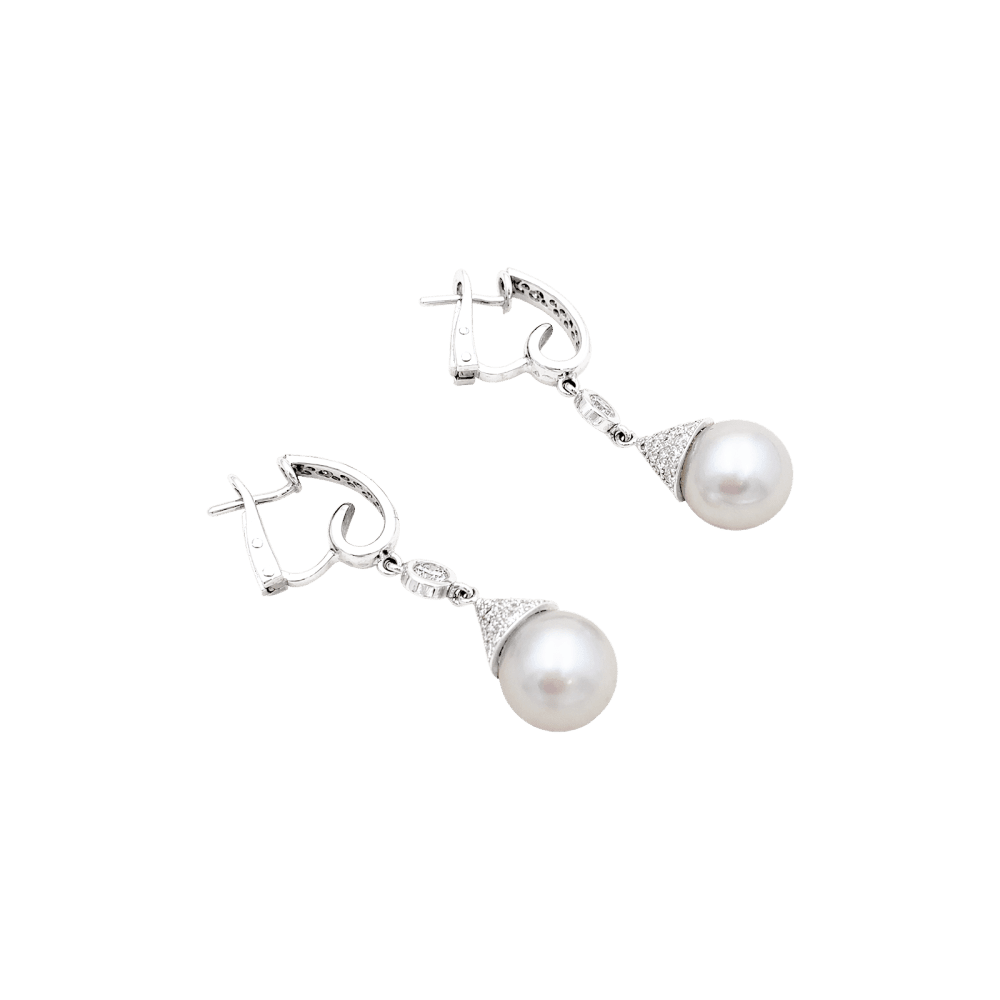Earrings pending white gold, diamonds and pearls.