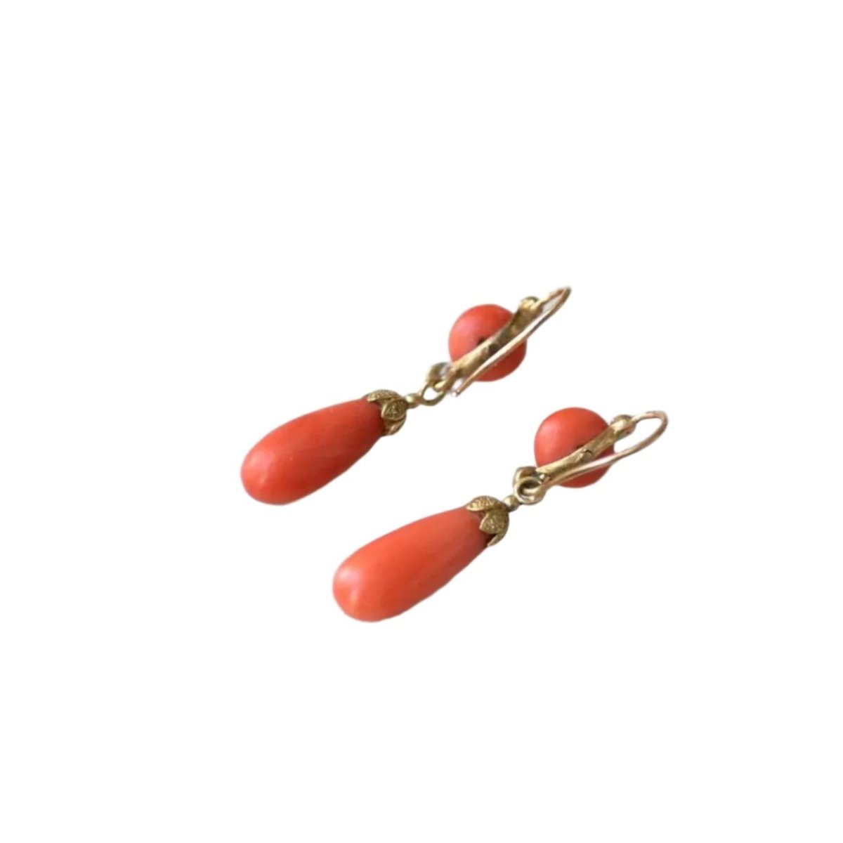 Boucles d'Oreilles Pendantes en or jaune, corail et perle - Castafiore