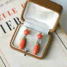 Boucles d'Oreilles Pendantes en or jaune, corail et perle - Castafiore