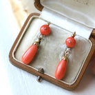 Boucles d'Oreilles Pendantes en or jaune, corail et perle - Castafiore