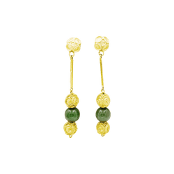 Earrings, yellow gold and aventurine.