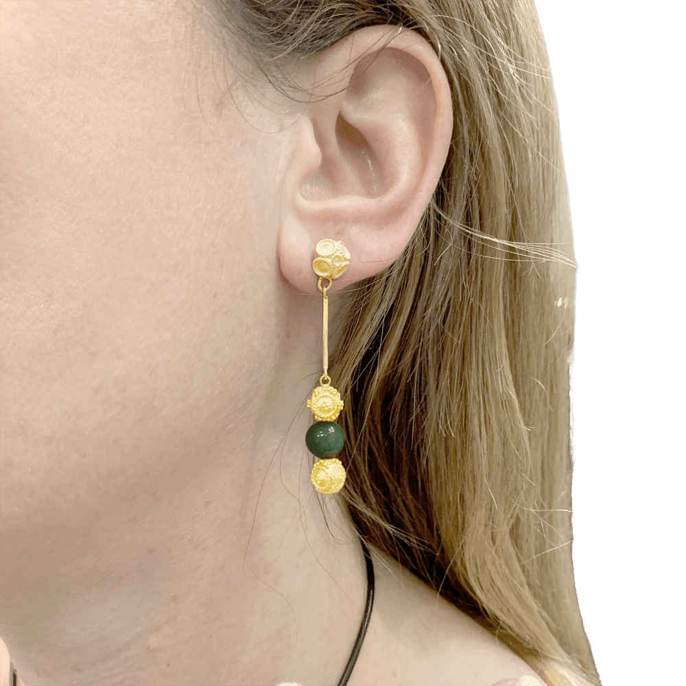 Earrings, yellow gold and aventurine.