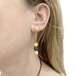 Earrings, yellow gold and aventurine.