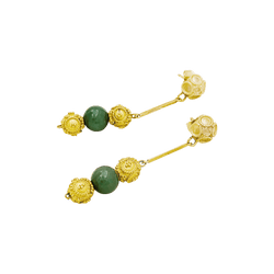 Earrings, yellow gold and aventurine.