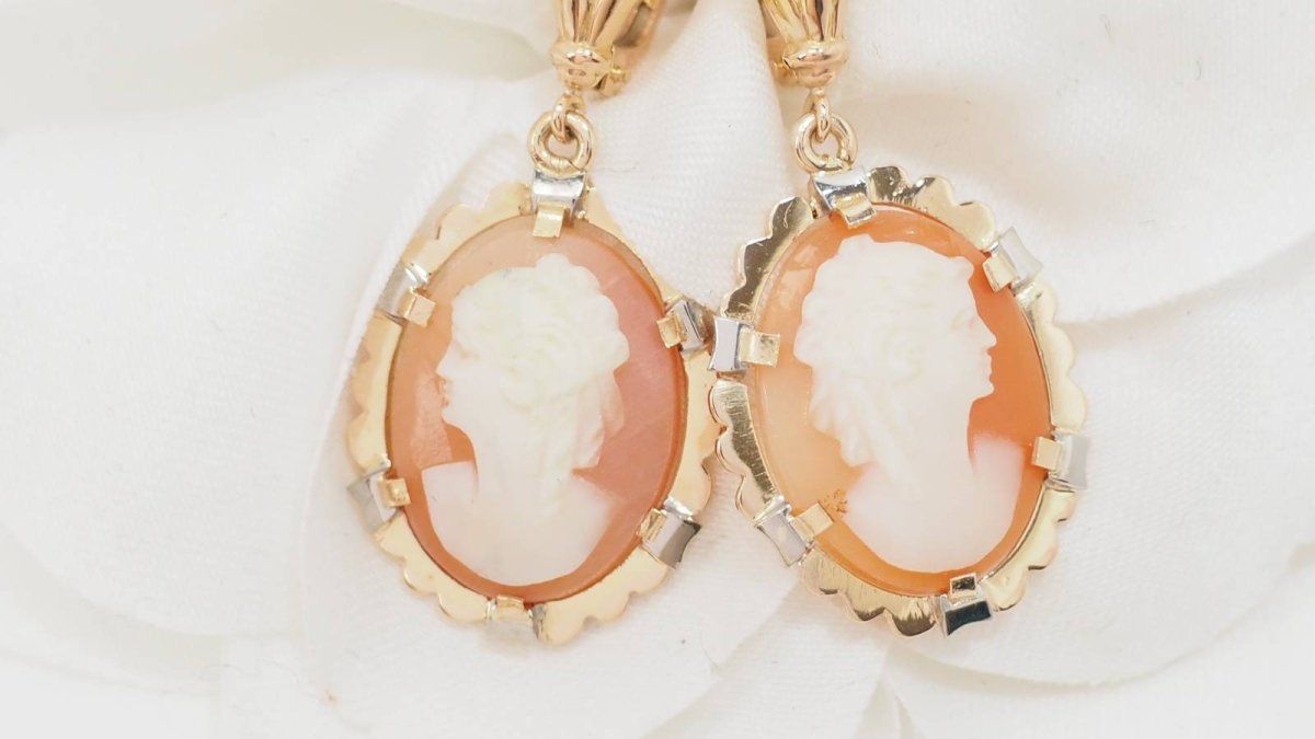 Boucles d'oreilles Pendantes en or jaune et camées - Castafiore